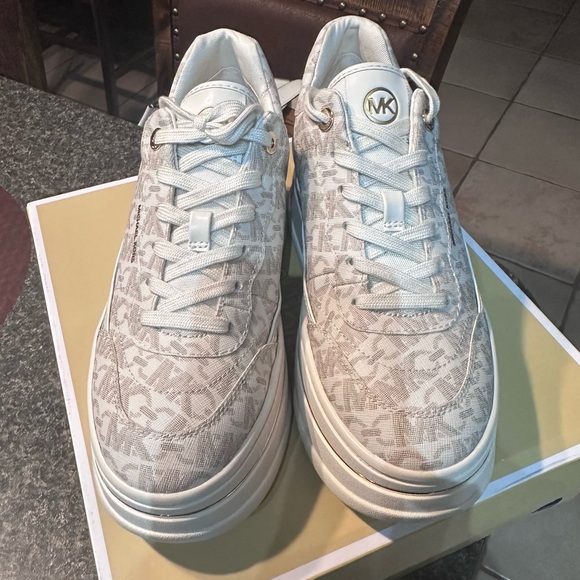 Michael Kors Hayes Empire Signature Logo Platform Sneaker - Picture 6 of 14